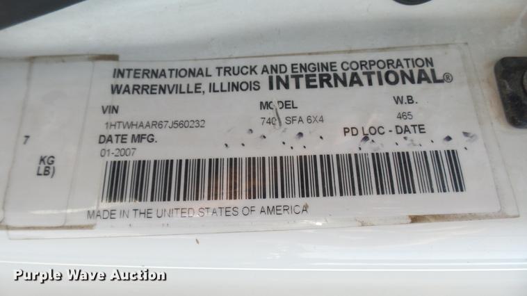 image for item DC1787 2007 International 7400 dump truck