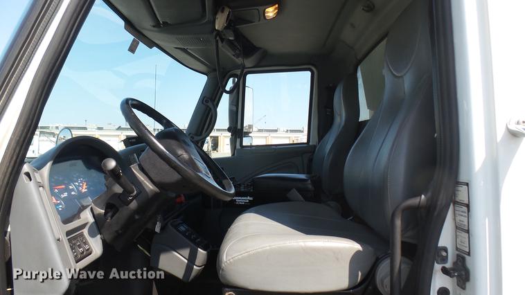 image for item DC1787 2007 International 7400 dump truck