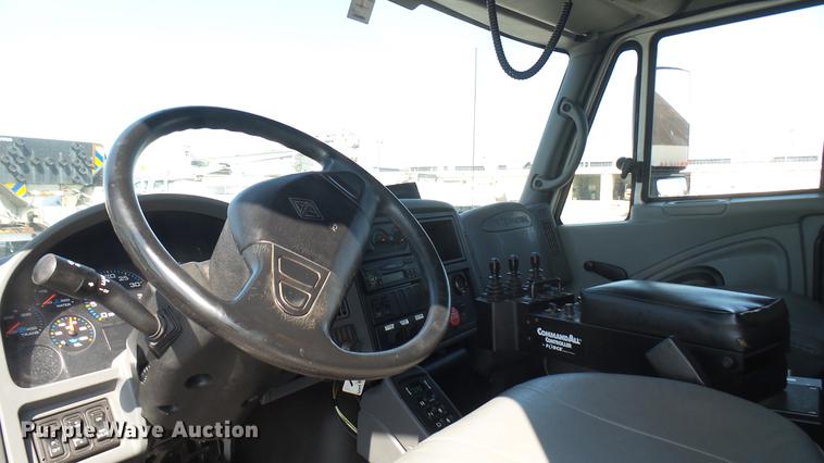 image for item DC1787 2007 International 7400 dump truck