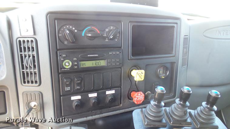 image for item DC1787 2007 International 7400 dump truck