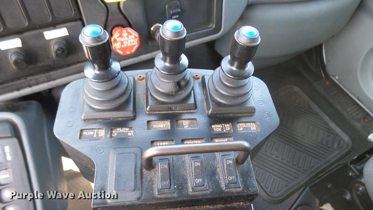 image for item DC1787 2007 International 7400 dump truck