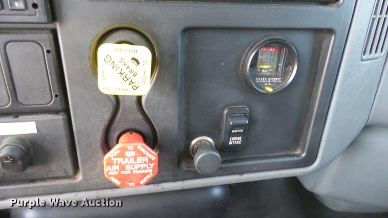 image for item DC1787 2007 International 7400 dump truck