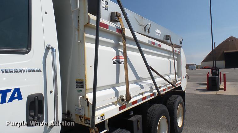 image for item DC1787 2007 International 7400 dump truck