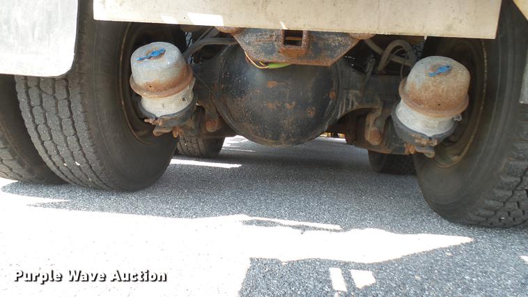 image for item DC1787 2007 International 7400 dump truck