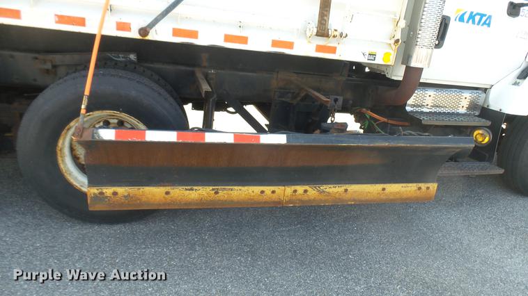 image for item DC1787 2007 International 7400 dump truck