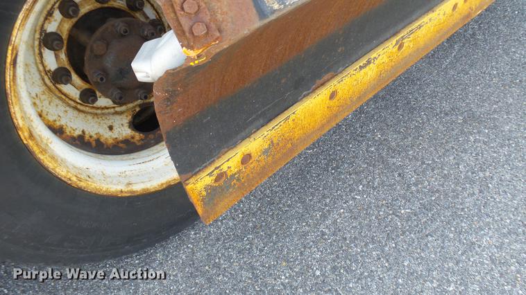 image for item DC1787 2007 International 7400 dump truck