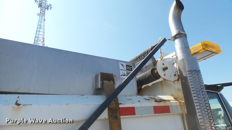 image for item DC1787 2007 International 7400 dump truck