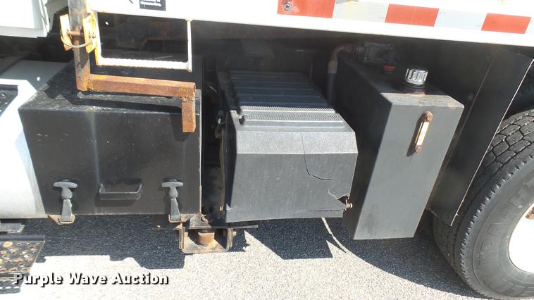 image for item DC1787 2007 International 7400 dump truck