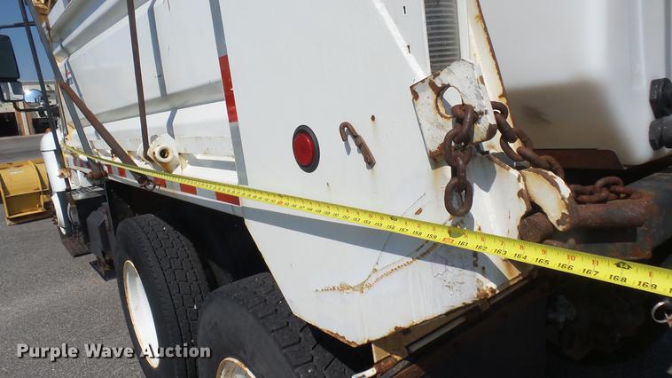 image for item DC1787 2007 International 7400 dump truck