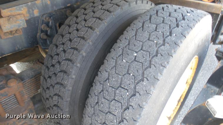 image for item DC1787 2007 International 7400 dump truck