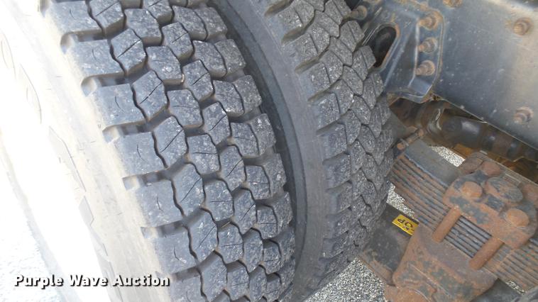 image for item DC1787 2007 International 7400 dump truck