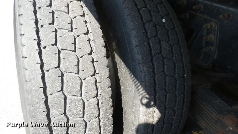 image for item DC1787 2007 International 7400 dump truck