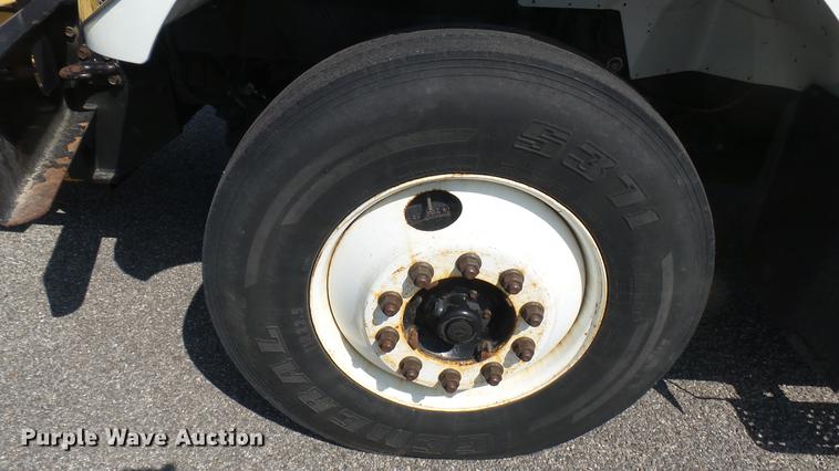 image for item DC1787 2007 International 7400 dump truck