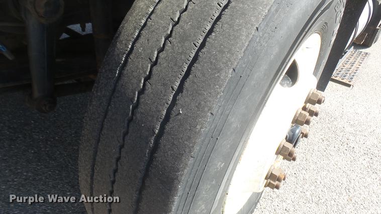 image for item DC1787 2007 International 7400 dump truck