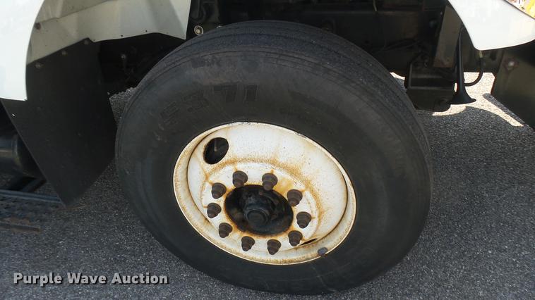 image for item DC1787 2007 International 7400 dump truck