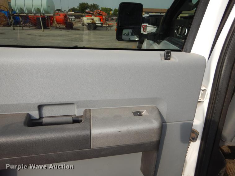 image for item DC5336 2011 Ford F250 Super Duty Crew Cab pickup truck