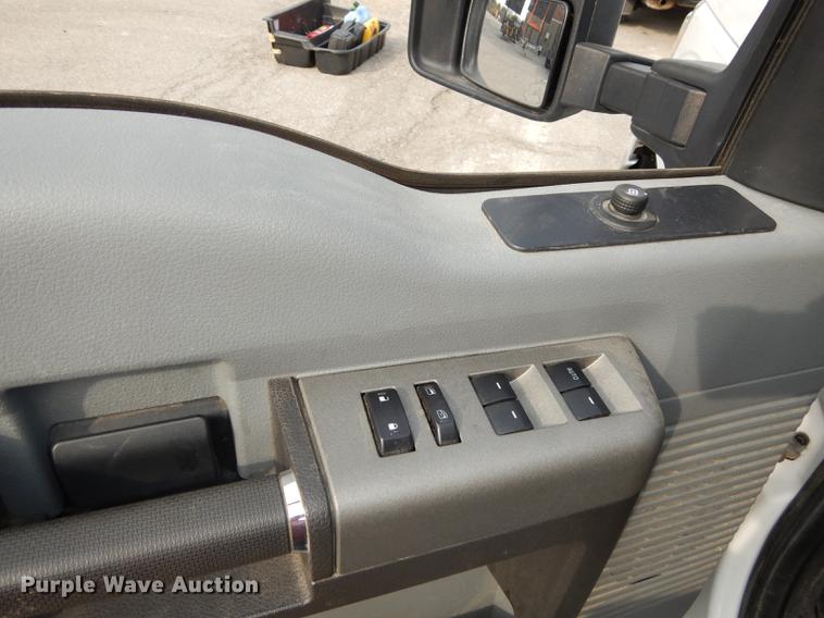 image for item DC5336 2011 Ford F250 Super Duty Crew Cab pickup truck