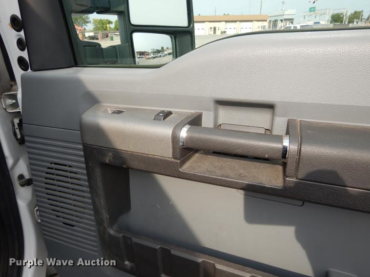 image for item DC5336 2011 Ford F250 Super Duty Crew Cab pickup truck