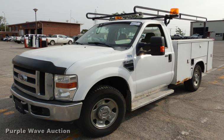 image for item DC5337 2008 Ford F250 Super Duty utility bed pickup truck