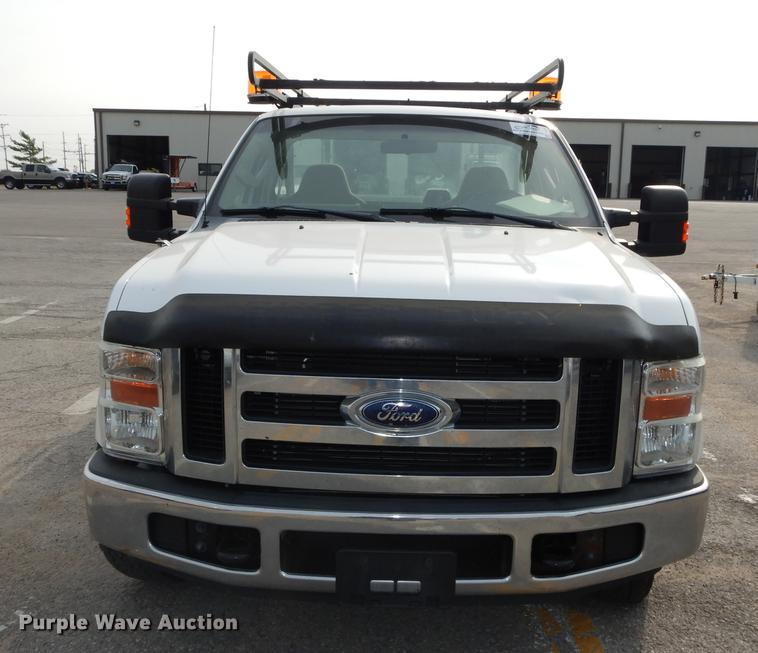 image for item DC5337 2008 Ford F250 Super Duty utility bed pickup truck