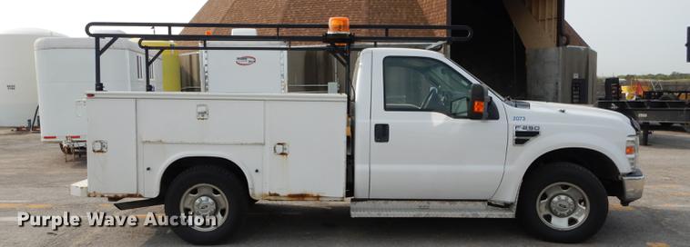 image for item DC5337 2008 Ford F250 Super Duty utility bed pickup truck