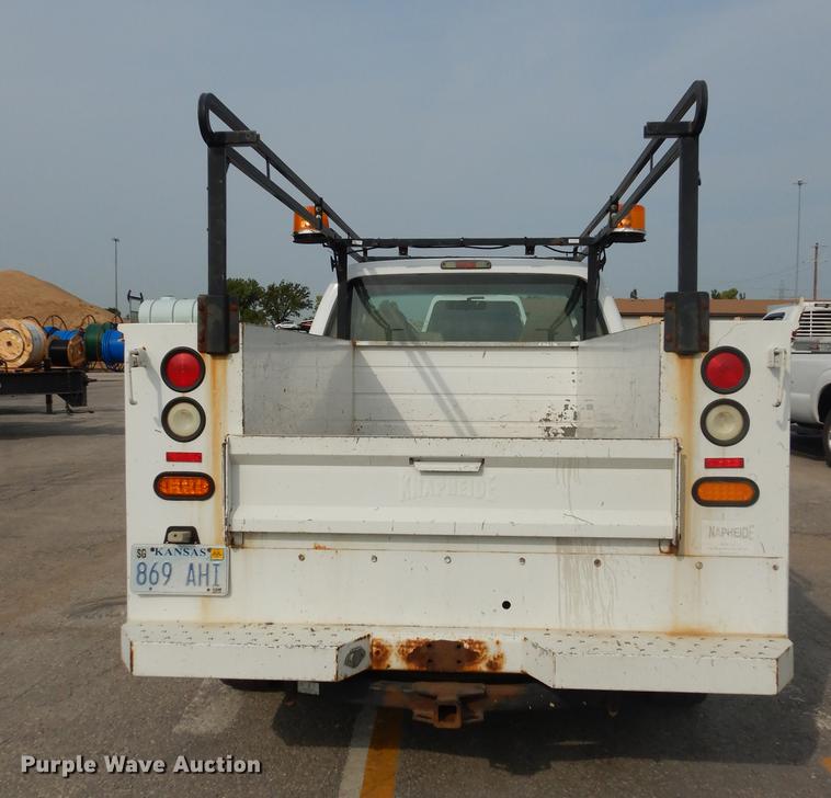 image for item DC5337 2008 Ford F250 Super Duty utility bed pickup truck