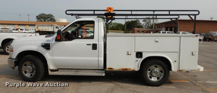 image for item DC5337 2008 Ford F250 Super Duty utility bed pickup truck