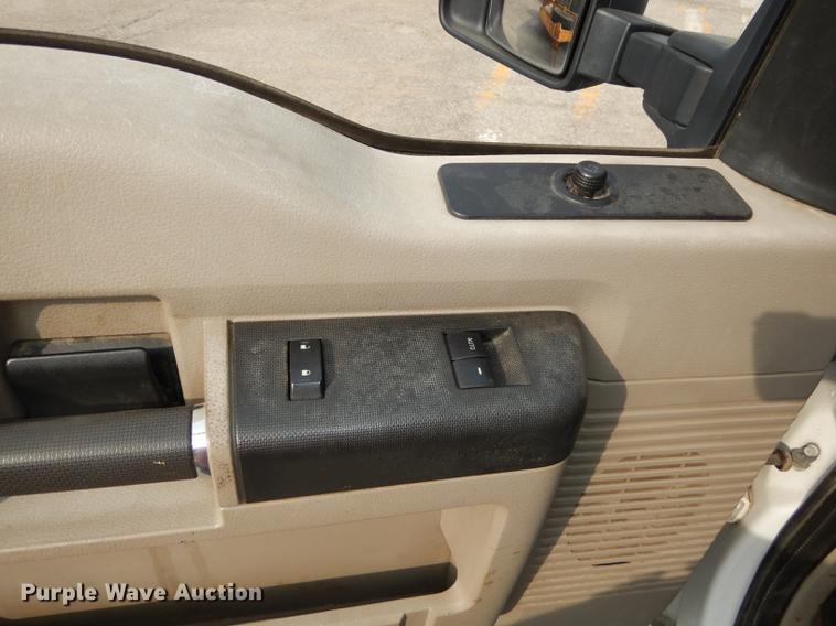 image for item DC5337 2008 Ford F250 Super Duty utility bed pickup truck