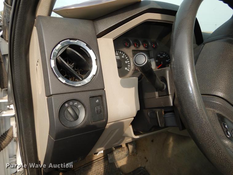 image for item DC5337 2008 Ford F250 Super Duty utility bed pickup truck