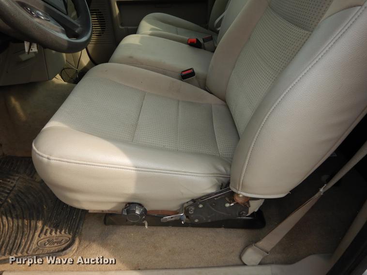 image for item DC5337 2008 Ford F250 Super Duty utility bed pickup truck