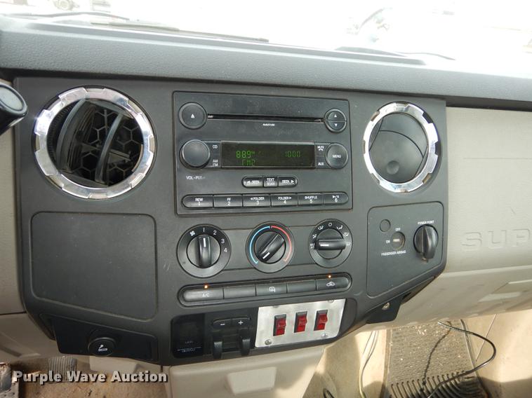 image for item DC5337 2008 Ford F250 Super Duty utility bed pickup truck