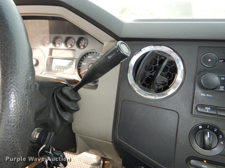 image for item DC5337 2008 Ford F250 Super Duty utility bed pickup truck