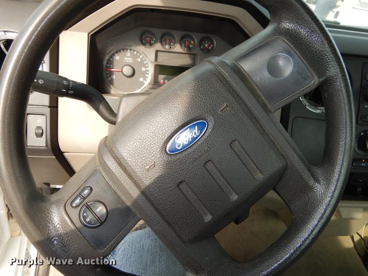 image for item DC5337 2008 Ford F250 Super Duty utility bed pickup truck