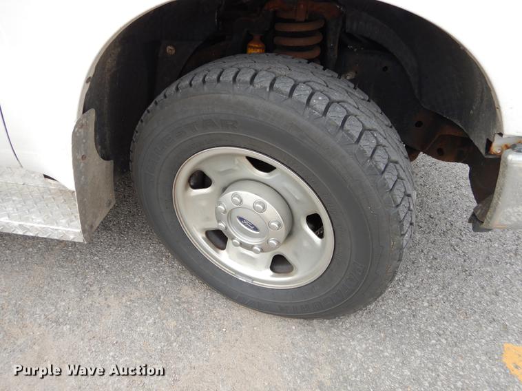 image for item DC5337 2008 Ford F250 Super Duty utility bed pickup truck