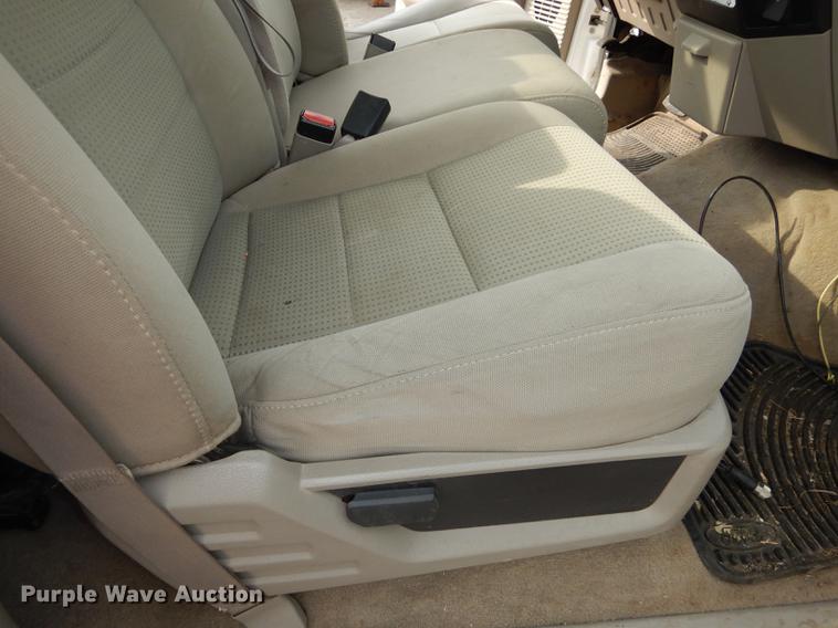 image for item DC5337 2008 Ford F250 Super Duty utility bed pickup truck