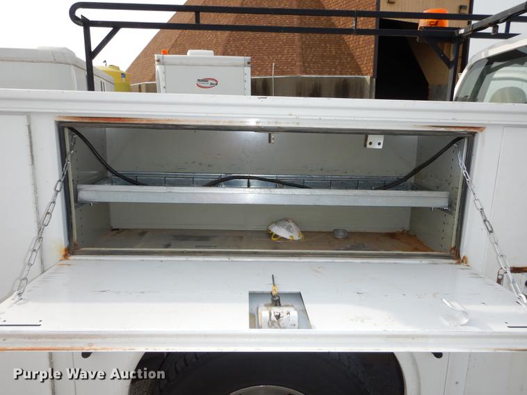 image for item DC5337 2008 Ford F250 Super Duty utility bed pickup truck