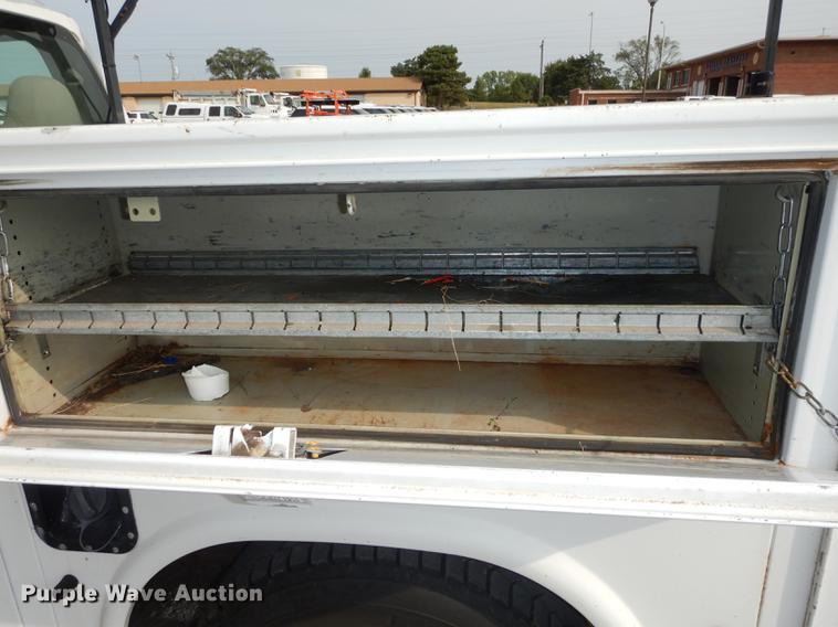 image for item DC5337 2008 Ford F250 Super Duty utility bed pickup truck