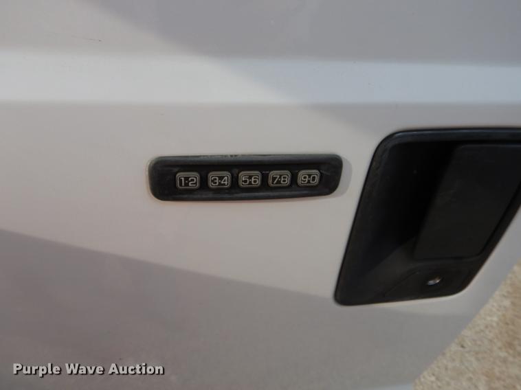 image for item DC5337 2008 Ford F250 Super Duty utility bed pickup truck