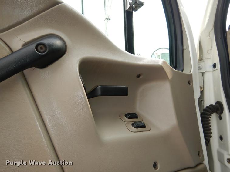 image for item DC5339 2005 Sterling L7500 dump truck