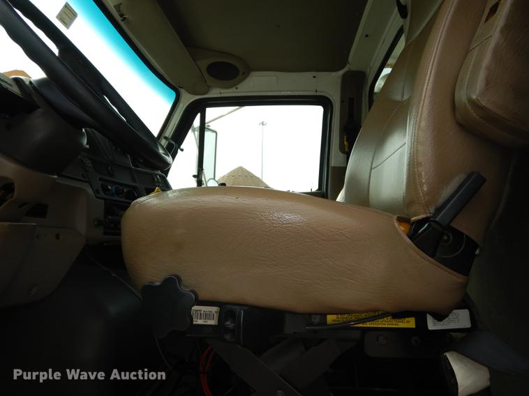 image for item DC5339 2005 Sterling L7500 dump truck