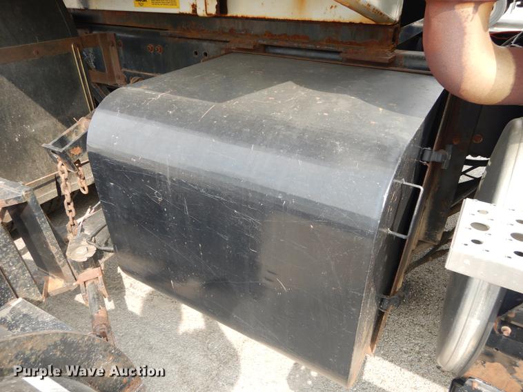 image for item DC5339 2005 Sterling L7500 dump truck