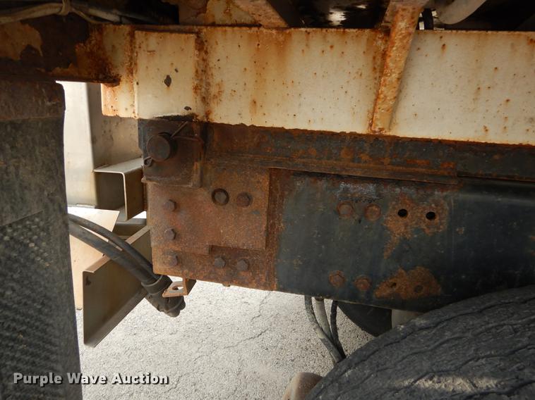 image for item DC5339 2005 Sterling L7500 dump truck
