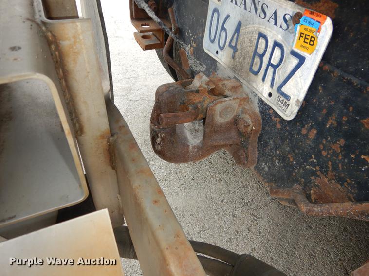 image for item DC5339 2005 Sterling L7500 dump truck