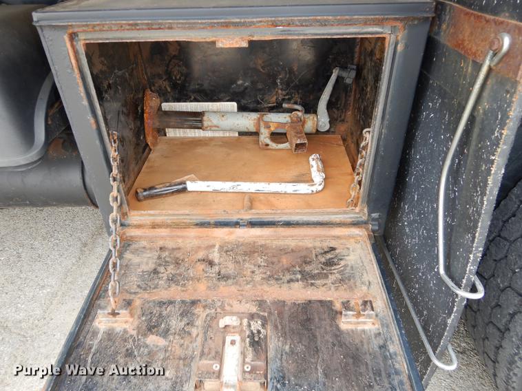 image for item DC5339 2005 Sterling L7500 dump truck