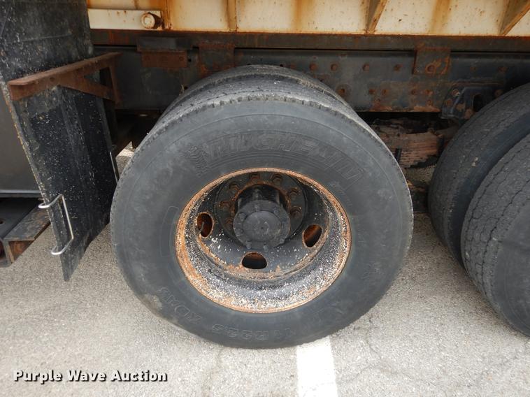 image for item DC5339 2005 Sterling L7500 dump truck