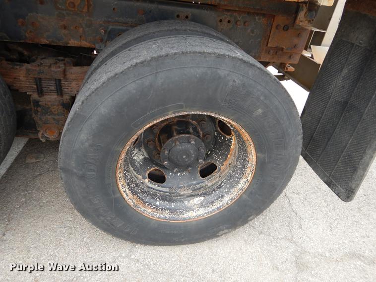 image for item DC5339 2005 Sterling L7500 dump truck