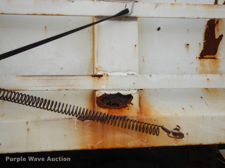 image for item DC5339 2005 Sterling L7500 dump truck