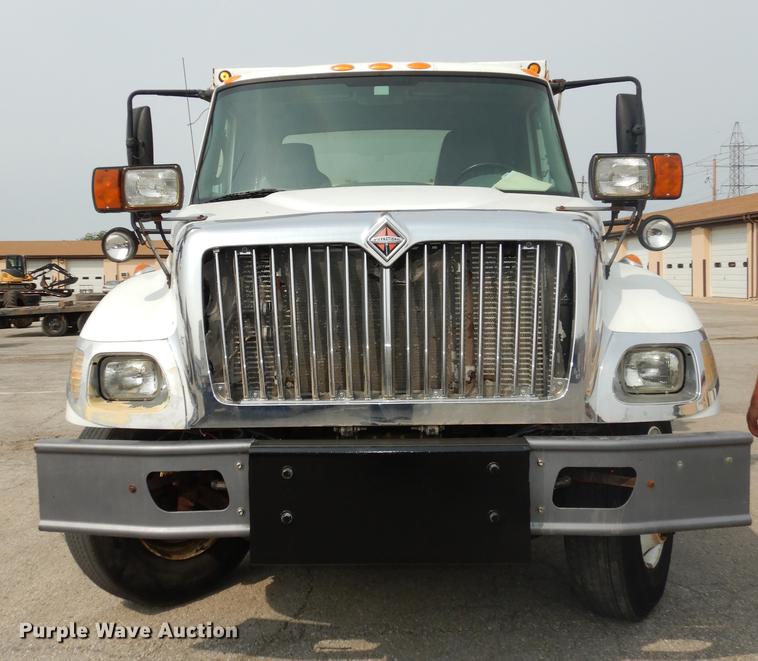 image for item DC5341 2004 International 7400 dump truck