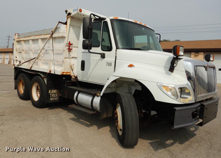 image for item DC5341 2004 International 7400 dump truck