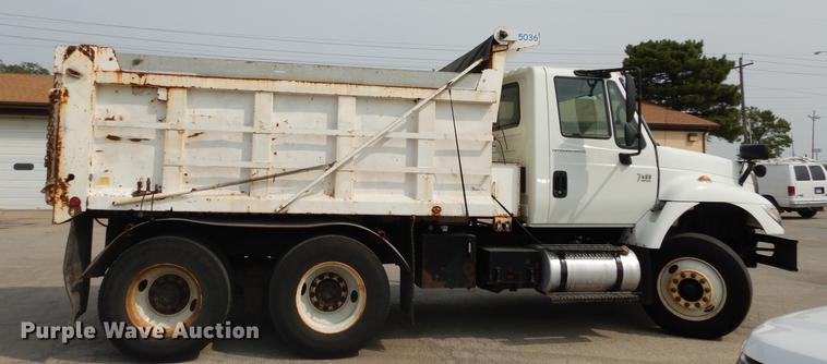 image for item DC5341 2004 International 7400 dump truck